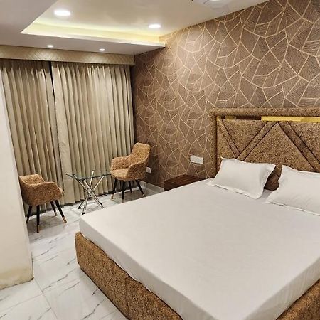 Ovel Hotel Ludhiana Zewnętrze zdjęcie