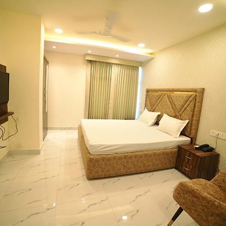 Ovel Hotel Ludhiana Zewnętrze zdjęcie