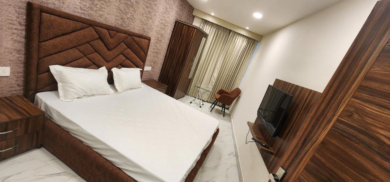 Ovel Hotel Ludhiana Zewnętrze zdjęcie