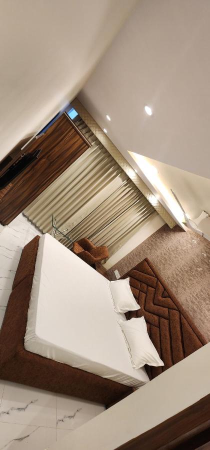 Ovel Hotel Ludhiana Zewnętrze zdjęcie