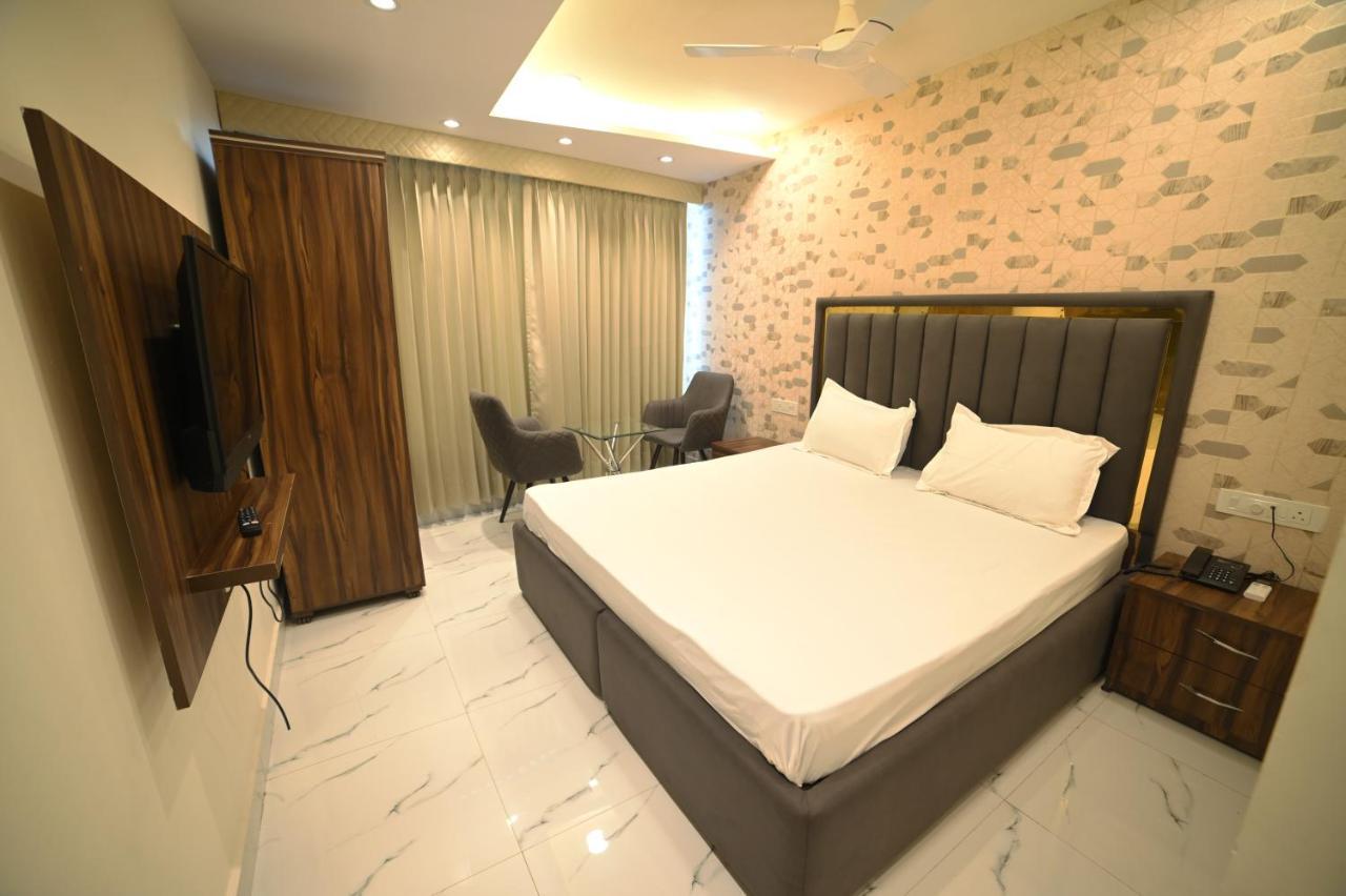 Ovel Hotel Ludhiana Zewnętrze zdjęcie