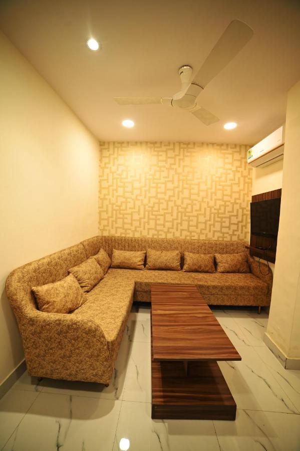 Ovel Hotel Ludhiana Zewnętrze zdjęcie