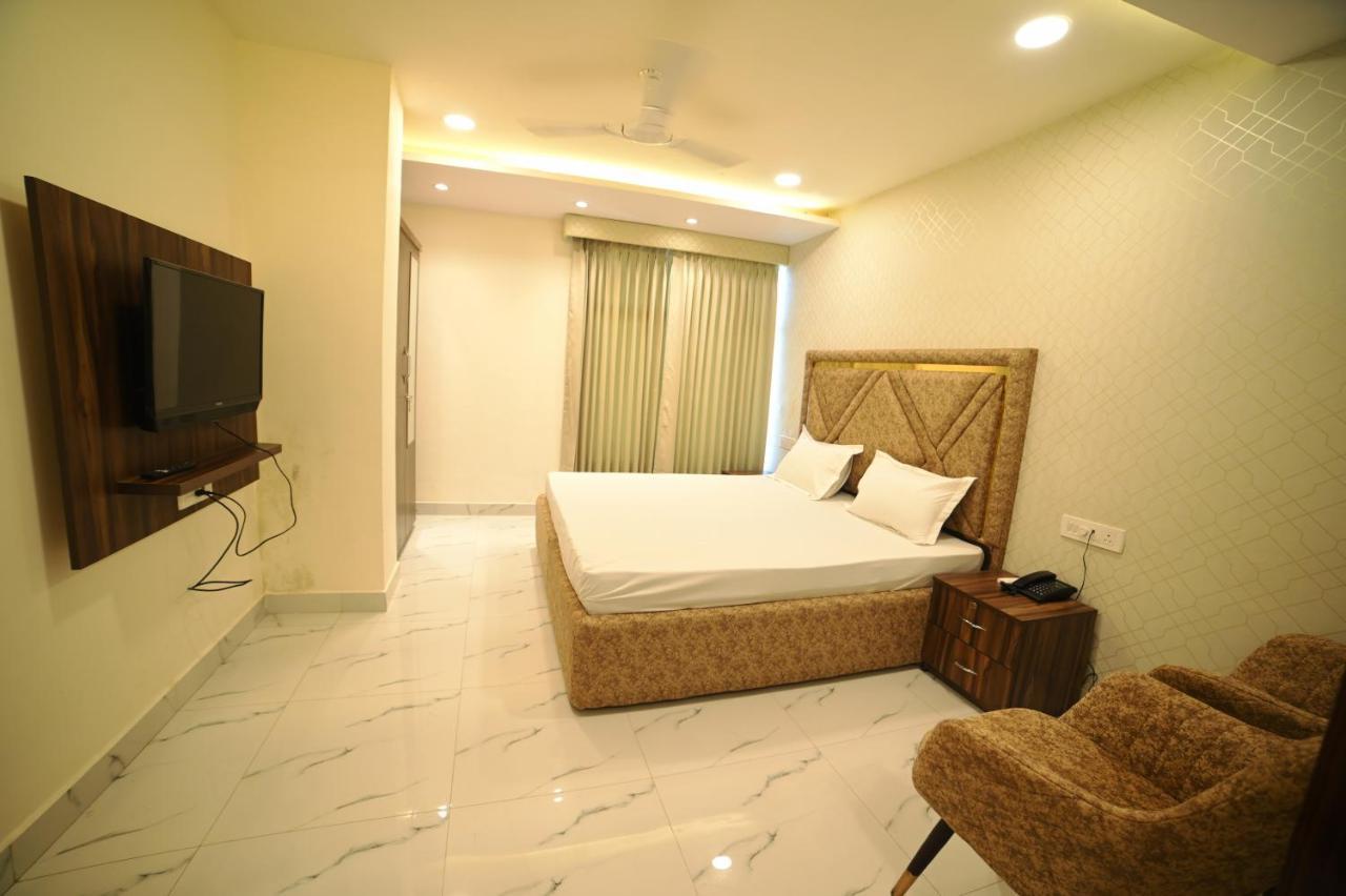 Ovel Hotel Ludhiana Zewnętrze zdjęcie